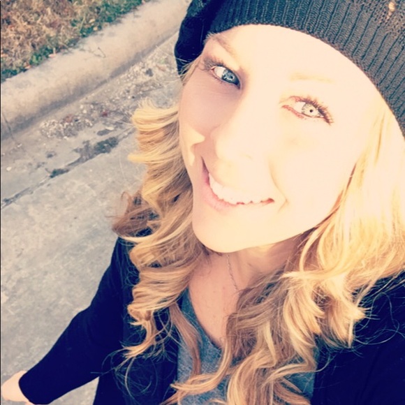 Meet your Posher, Stephanie - Picture 5 of 7